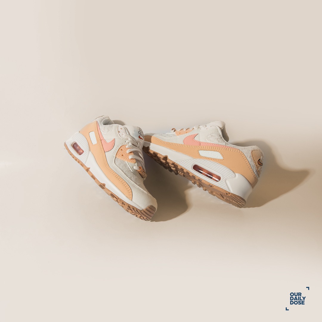 The Little Things She Needs NIKE W AIR MAX 90 SE